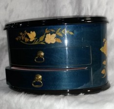 Joyero de madera con música